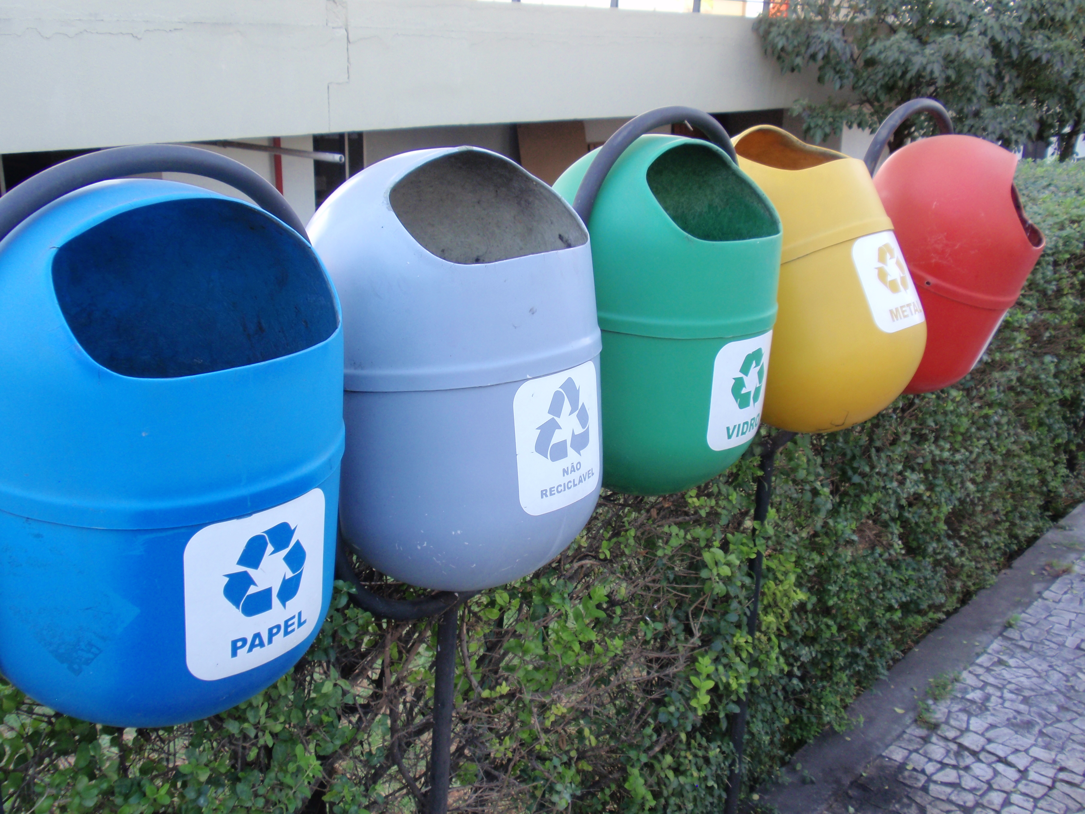 Recycling containers